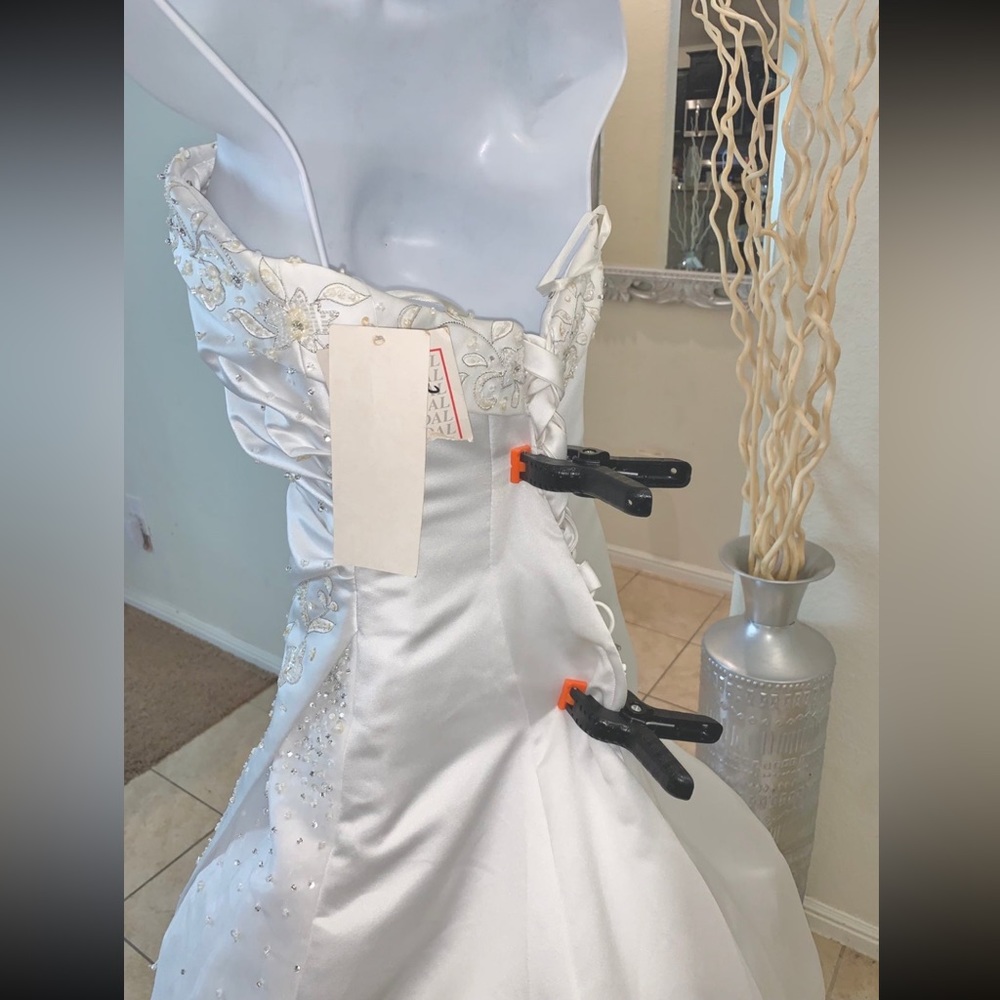 BOUTIQUE WEDDING GOWN SIZE 12 - Picture 5 of 11